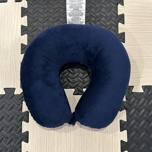 Amazon plane neck pillow made by wolf manufacturing